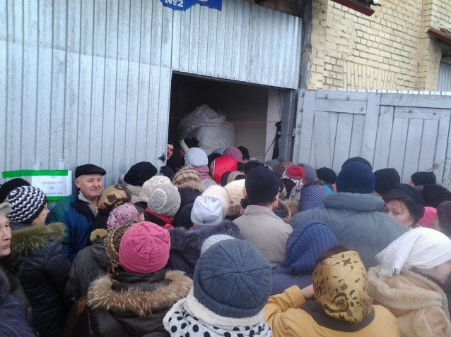 Дубенчани побилися за гуманітарну допомогу