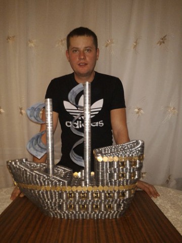 Дубенчанин сконструював корабель з 20 кг монет
