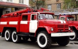 Рятувальники допомогли сім'ї, автомобіль якої застряг на лісовій дорозі