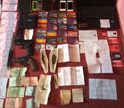 РІВНЕНСЬКІ ПОЛІЦЕЙСЬКІ ВИКРИЛИ НЕПОВНОЛІТНІХ ІНТЕРНЕТ-ШАХРАЇВ