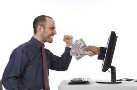 Наступного місяця зарплати та пенсії збільшаться на 10%