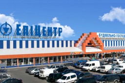 На сесії міської ради вирішували долю Епіцентру в центрі міста