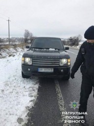 У Дубні їздили дві однакові іномарки з однаковими номерами