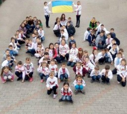 Школярі Дубенщини взяли участь у флешмобі