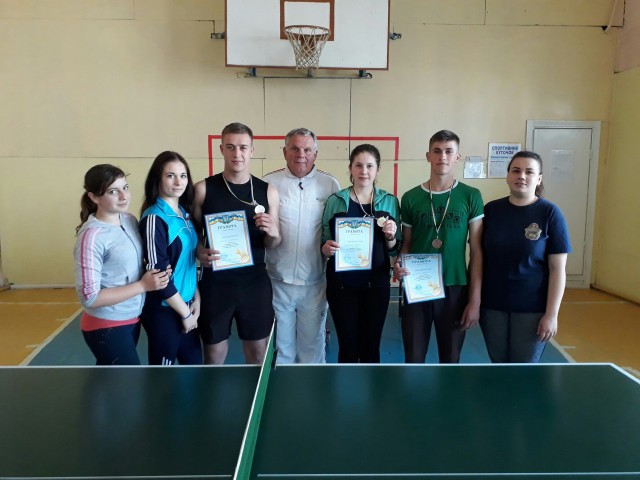 Дубенські студенти позмагалася за перемогу в змаганнях з настільного тенісу