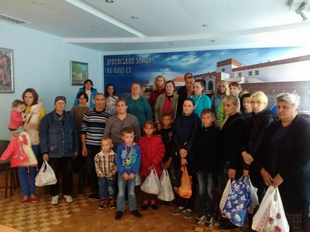 Благодійний фонд вручив дітям подарунки