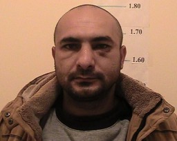 Розшук втікача триває