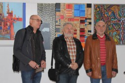 У замку функціонує виставка живопису вітчизняних та закордонних художників
