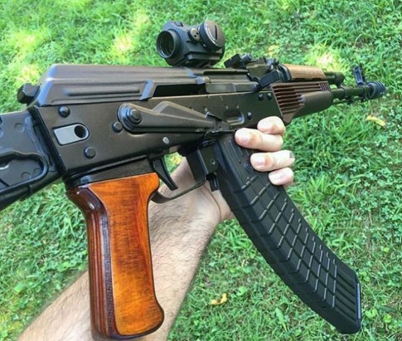 Чоловік приніс до поліції автомат, з якого ймовірно поцілив у дитину