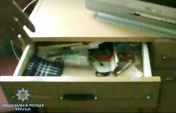 Забрав у родички-пенсіонерки гроші, погрожуючи ножем