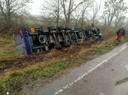 П'яний далекобійник перекинув DAF у кювет