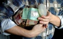 Дідусь із Рачина віддав шахраям 50 тисяч гривень