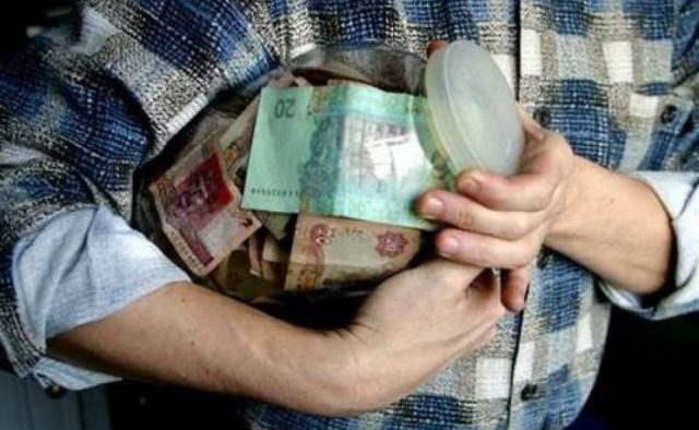 Дідусь із Рачина віддав шахраям 50 тисяч гривень