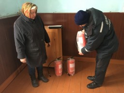 На майбутніх виборчих дільницях перевіряють справність електромереж та вогнегасників