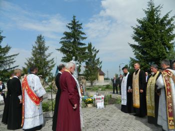 На меморіальному кладовищі відзначили День пам'яті та примирення