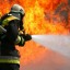 Вісім рятувальників гасили палаючу будівлю в Дубні