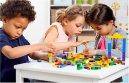 Усі перші класи на Рівненщині безкоштовно отримають набори LEGO
