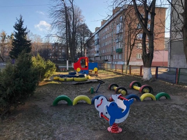 У трьох дитячих садочках Дубна встановлено нові ігрові майданчики