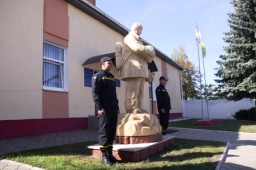 У дубенських вогнеборців новий оберіг - скульптура Рятівника